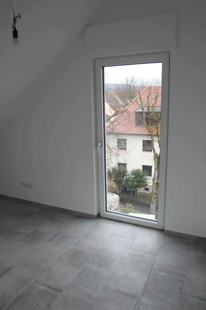 Prenájom bytu 2-izbový 85 m², Reutlingen, Bádensko-Wurttembersko Prenájom bytu 2-izbový 85 m², Reutlingen, Bádensko-Wurttembersko