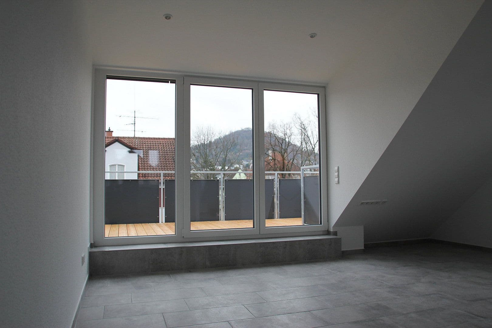 Prenájom bytu 2-izbový 85 m², Reutlingen, Bádensko-Wurttembersko Prenájom bytu 2-izbový 85 m², Reutlingen, Bádensko-Wurttembersko