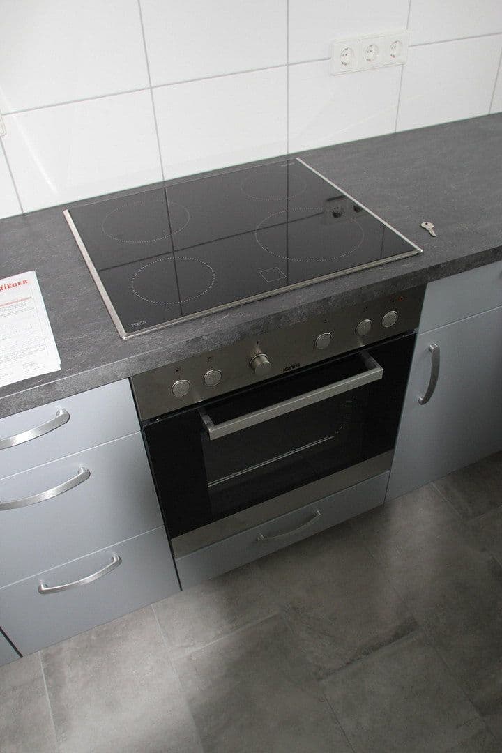 Prenájom bytu 2-izbový 85 m², Reutlingen, Bádensko-Wurttembersko Prenájom bytu 2-izbový 85 m², Reutlingen, Bádensko-Wurttembersko