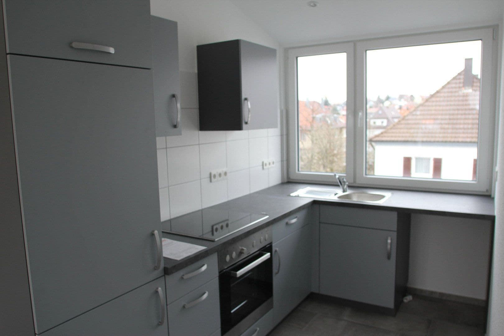 Prenájom bytu 2-izbový 85 m², Reutlingen, Bádensko-Wurttembersko Prenájom bytu 2-izbový 85 m², Reutlingen, Bádensko-Wurttembersko