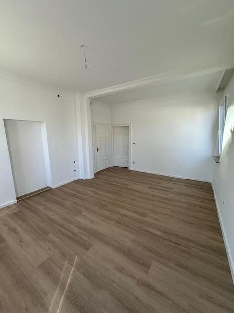 Prenájom bytu 3-izbový 90 m², Waldstromerstr. 18, Nürnberg, Bavorsko Prenájom bytu 3-izbový 90 m², Waldstromerstr. 18, Nürnberg, Bavorsko