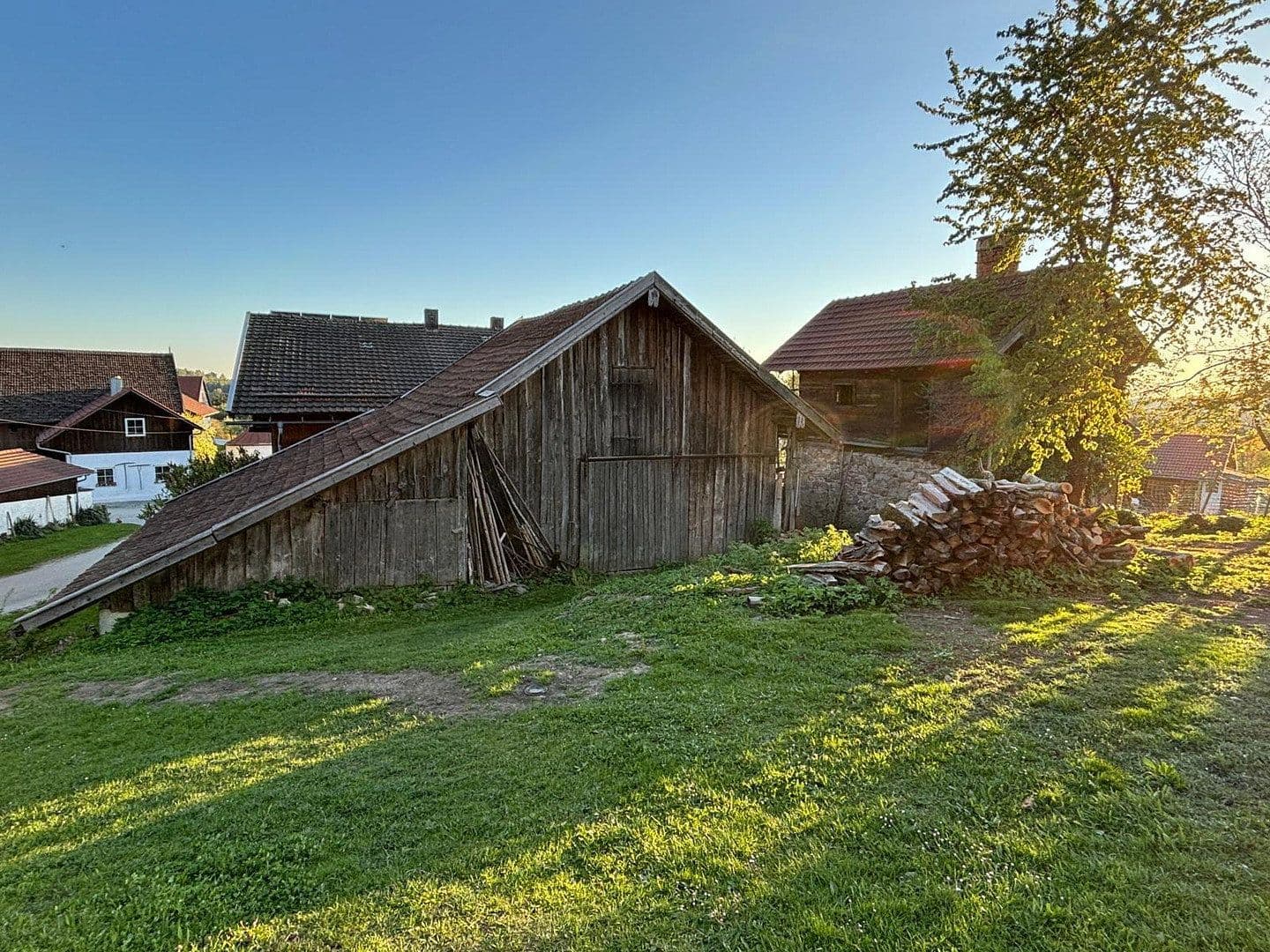 Predaj domu 172 m², pozemek 1.325 m², Nabin 9, Grattersdorf, Bavorsko Predaj domu 172 m², pozemek 1.325 m², Nabin 9, Grattersdorf, Bavorsko