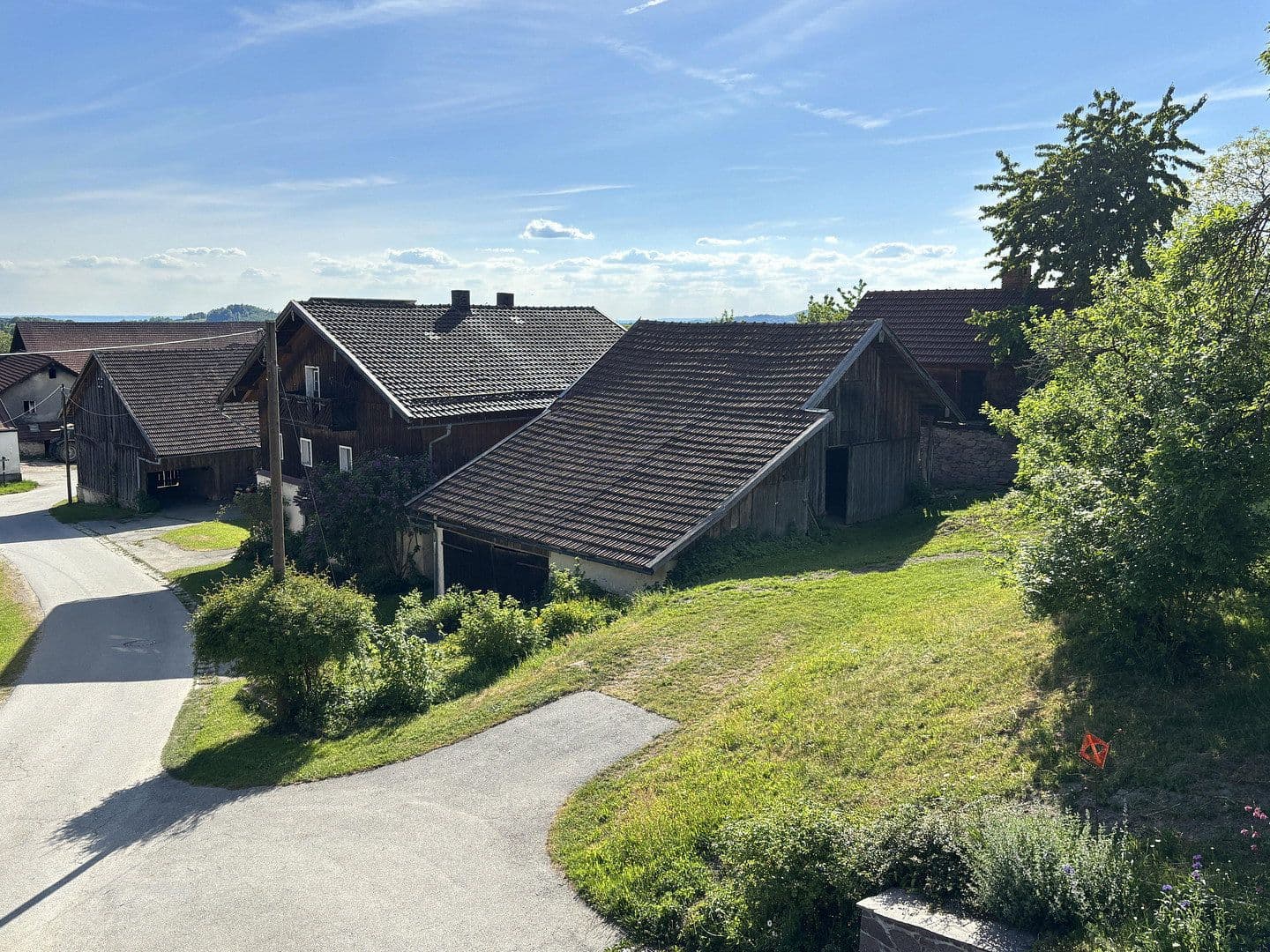 Predaj domu 172 m², pozemek 1.325 m², Nabin 9, Grattersdorf, Bavorsko Predaj domu 172 m², pozemek 1.325 m², Nabin 9, Grattersdorf, Bavorsko