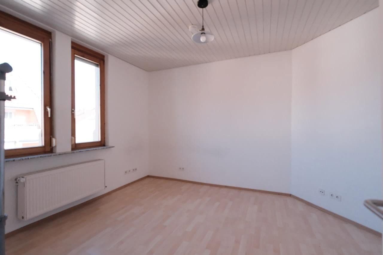 Prenájom bytu 4-izbový 80 m², Stuttgart, Bádensko-Wurttembersko Prenájom bytu 4-izbový 80 m², Stuttgart, Bádensko-Wurttembersko