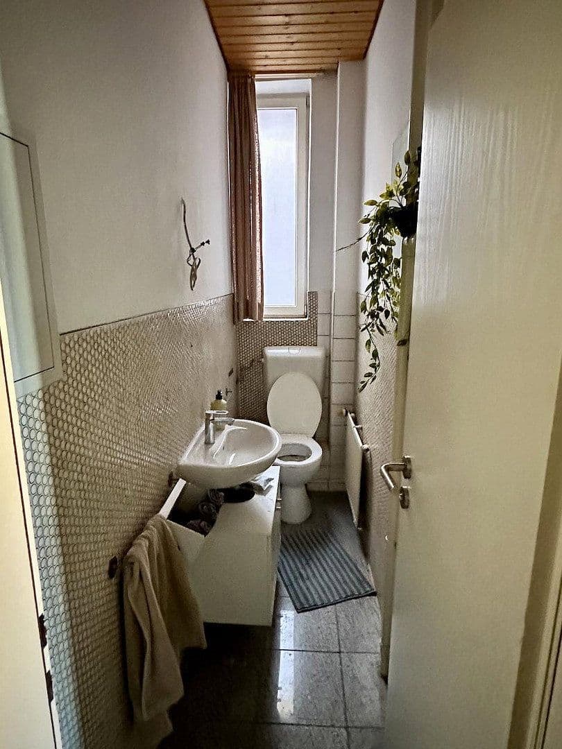 Prenájom bytu 4-izbový 80 m², Stuttgart, Bádensko-Wurttembersko Prenájom bytu 4-izbový 80 m², Stuttgart, Bádensko-Wurttembersko