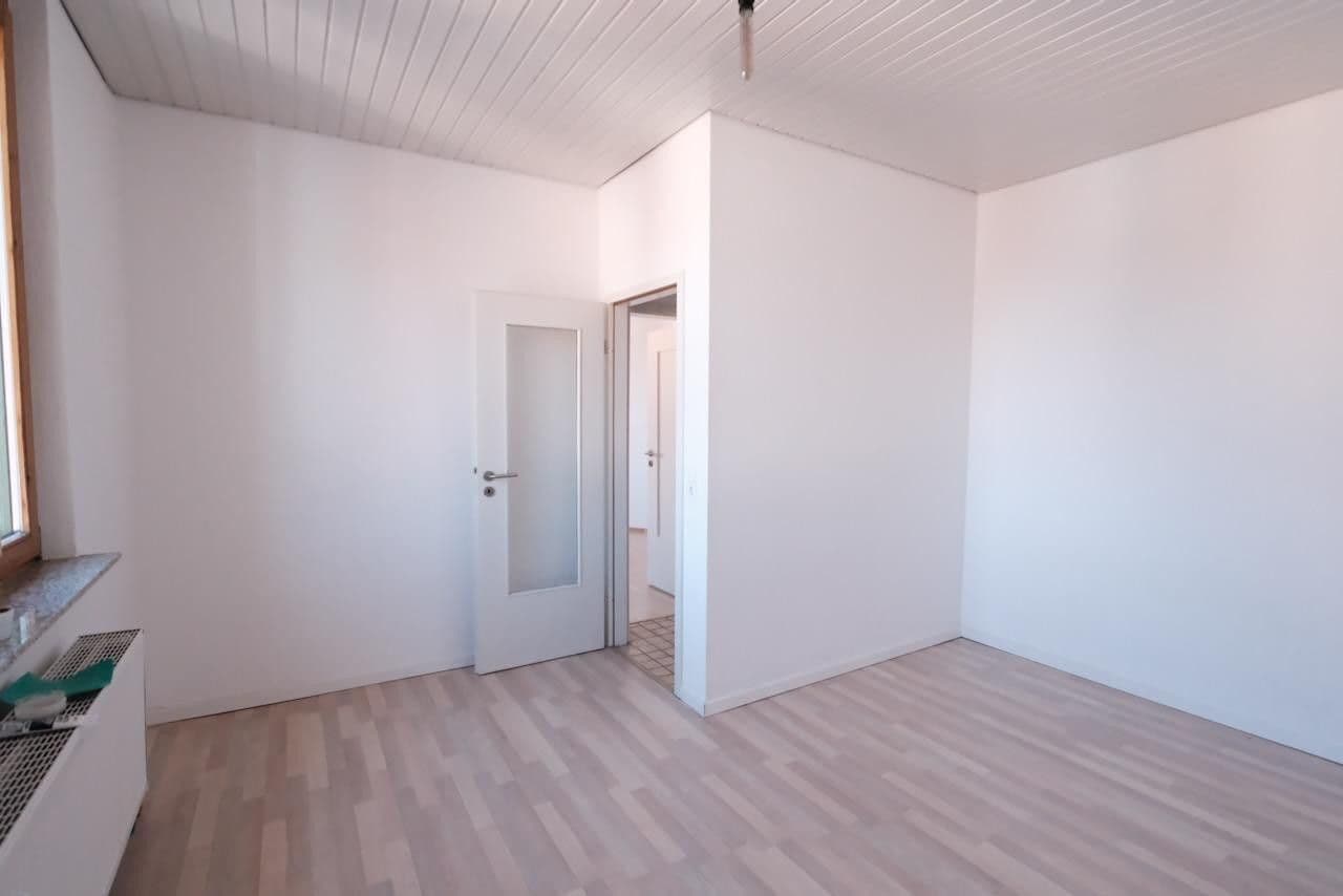 Prenájom bytu 4-izbový 80 m², Stuttgart, Bádensko-Wurttembersko Prenájom bytu 4-izbový 80 m², Stuttgart, Bádensko-Wurttembersko