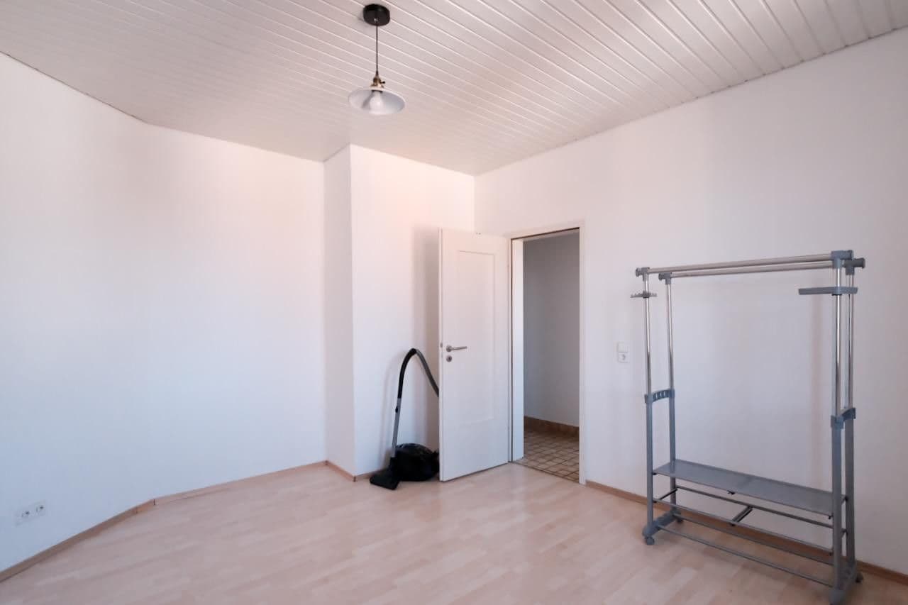 Prenájom bytu 4-izbový 80 m², Stuttgart, Bádensko-Wurttembersko Prenájom bytu 4-izbový 80 m², Stuttgart, Bádensko-Wurttembersko