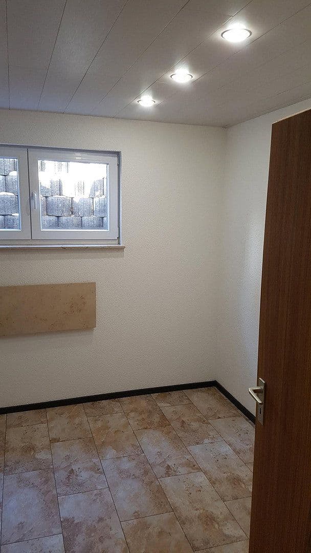 Prenájom bytu 3-izbový 100 m², Böbingen an der Rems, Bádensko-Wurttembersko Prenájom bytu 3-izbový 100 m², Böbingen an der Rems, Bádensko-Wurttembersko
