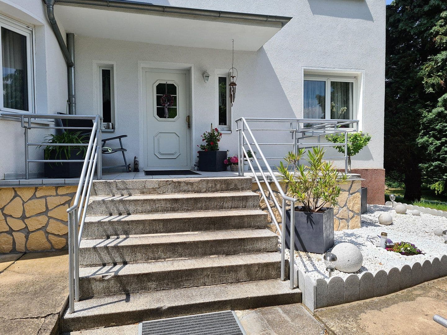 Predaj domu 148 m², pozemek 906 m², Waldstraße 2, Münchenbernsdorf, Durínsko Predaj domu 148 m², pozemek 906 m², Waldstraße 2, Münchenbernsdorf, Durínsko