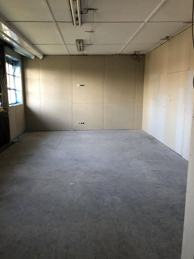 Prenájom nebytového priestoru 1 m², Mittenfeldstr. 6, Göppingen, Bádensko-Wurttembersko Prenájom nebytového priestoru 1 m², Mittenfeldstr. 6, Göppingen, Bádensko-Wurttembersko