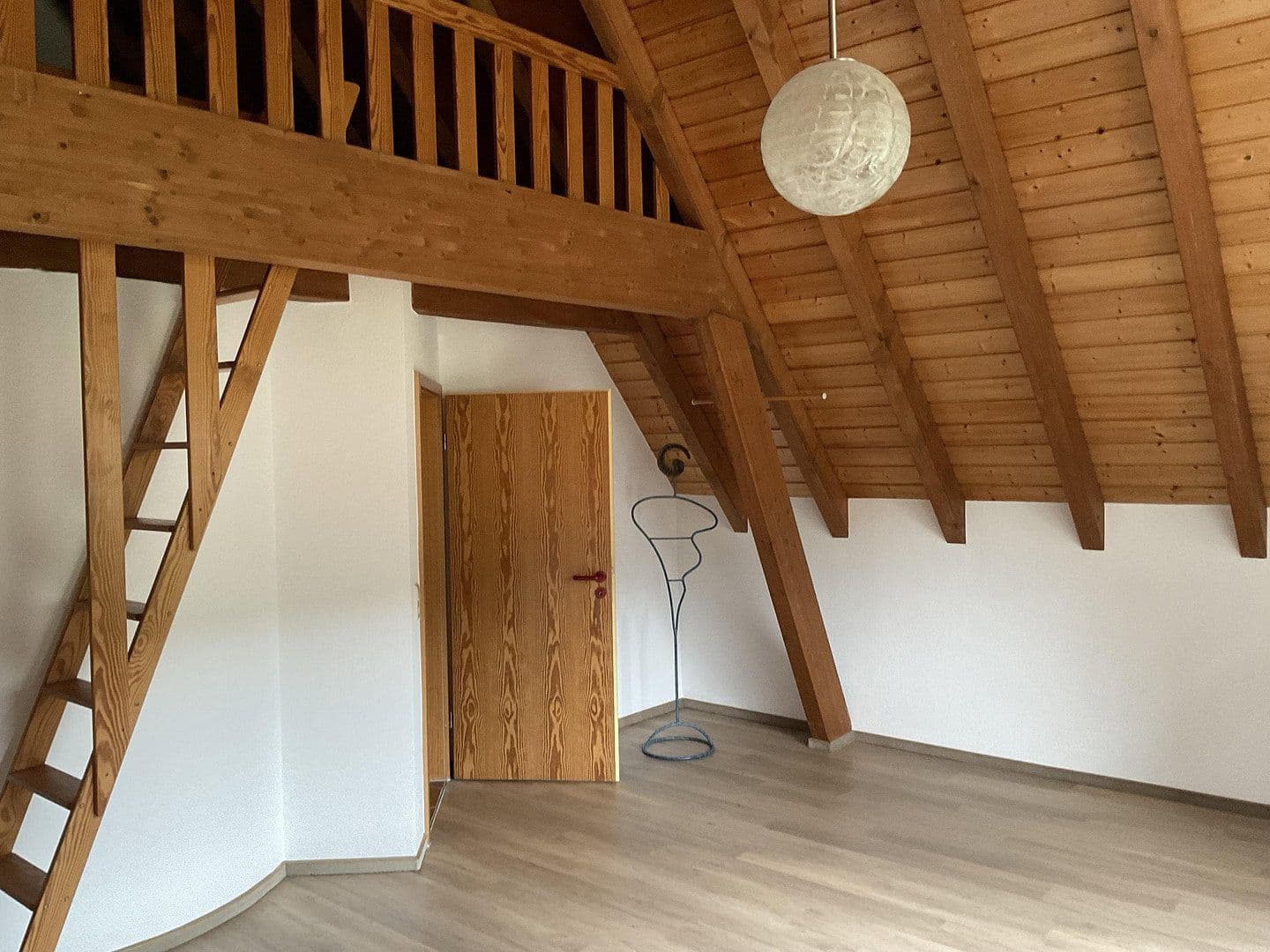Prenájom bytu 2-izbový 75 m², Kaiserslautern, Porýnie-Falcko Prenájom bytu 2-izbový 75 m², Kaiserslautern, Porýnie-Falcko