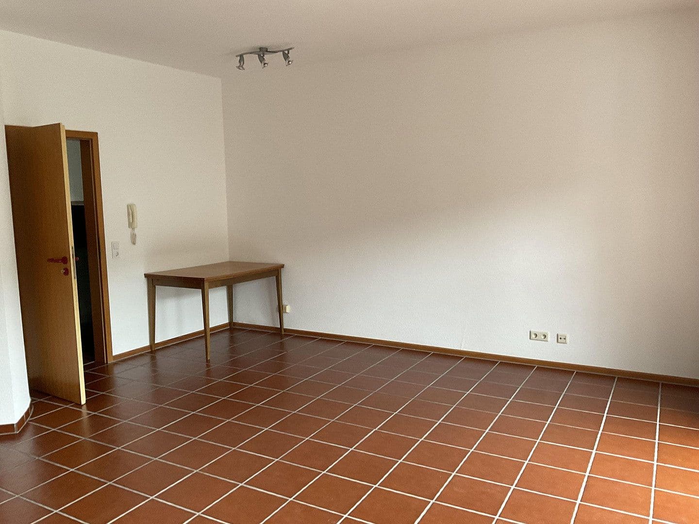 Prenájom bytu 2-izbový 75 m², Kaiserslautern, Porýnie-Falcko Prenájom bytu 2-izbový 75 m², Kaiserslautern, Porýnie-Falcko