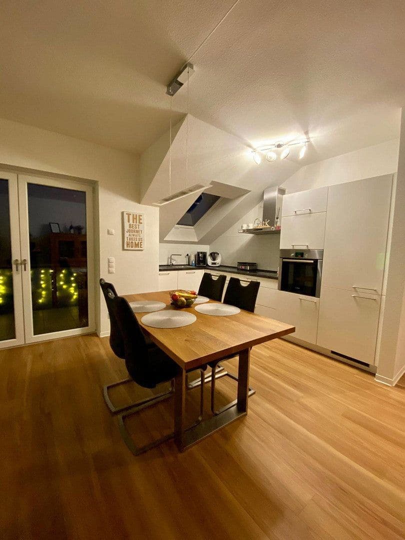 Prenájom bytu 4-izbový 91 m², Baden-Baden, Bádensko-Wurttembersko Prenájom bytu 4-izbový 91 m², Baden-Baden, Bádensko-Wurttembersko