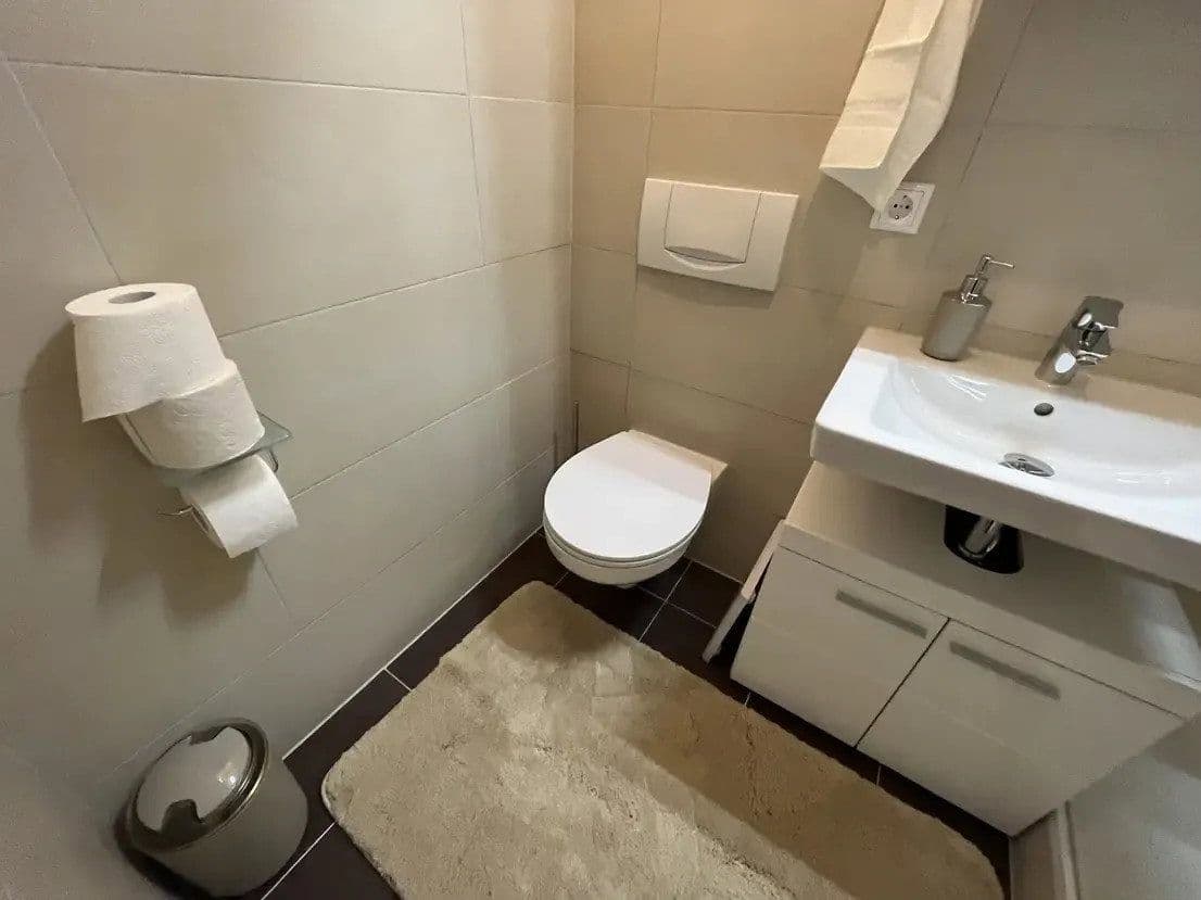 Prenájom bytu 2-izbový 61 m², Berlin, Berlín Prenájom bytu 2-izbový 61 m², Berlin, Berlín
