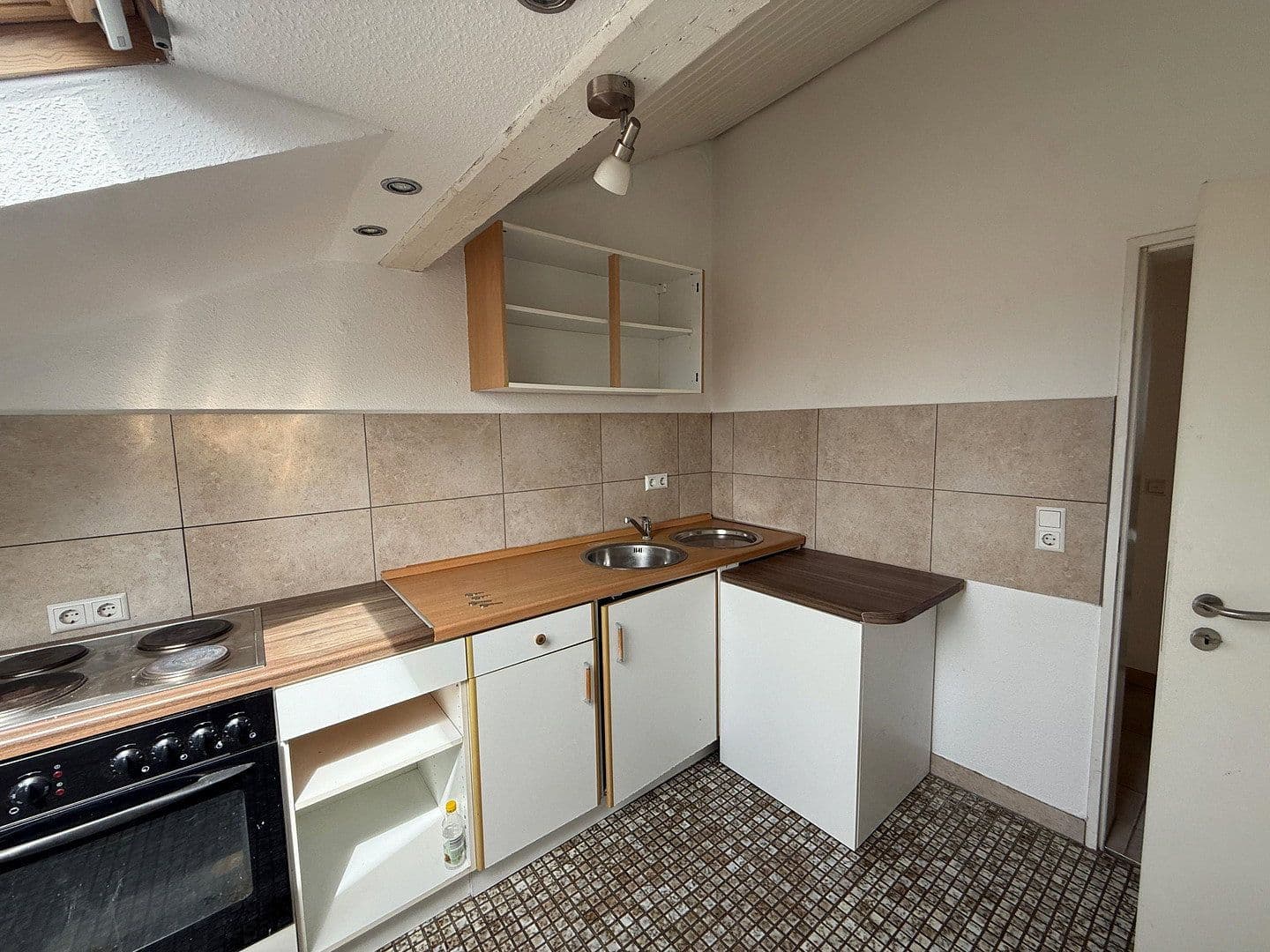 Prenájom bytu 2-izbový 68 m², Karlsruhe, Bádensko-Wurttembersko Prenájom bytu 2-izbový 68 m², Karlsruhe, Bádensko-Wurttembersko