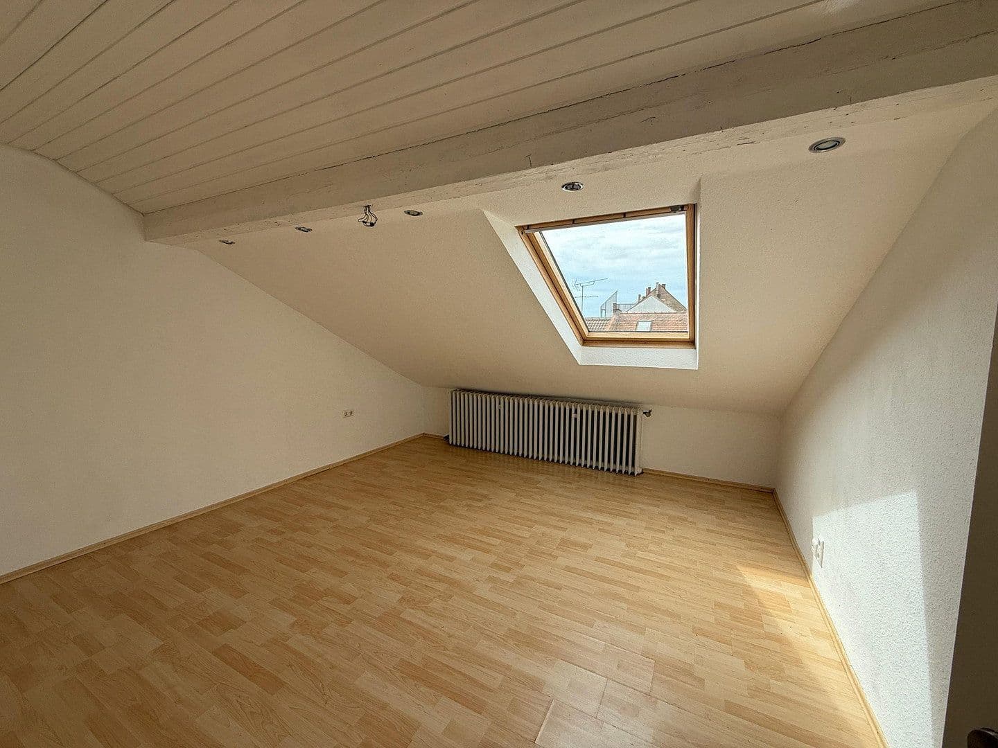 Prenájom bytu 2-izbový 68 m², Karlsruhe, Bádensko-Wurttembersko Prenájom bytu 2-izbový 68 m², Karlsruhe, Bádensko-Wurttembersko