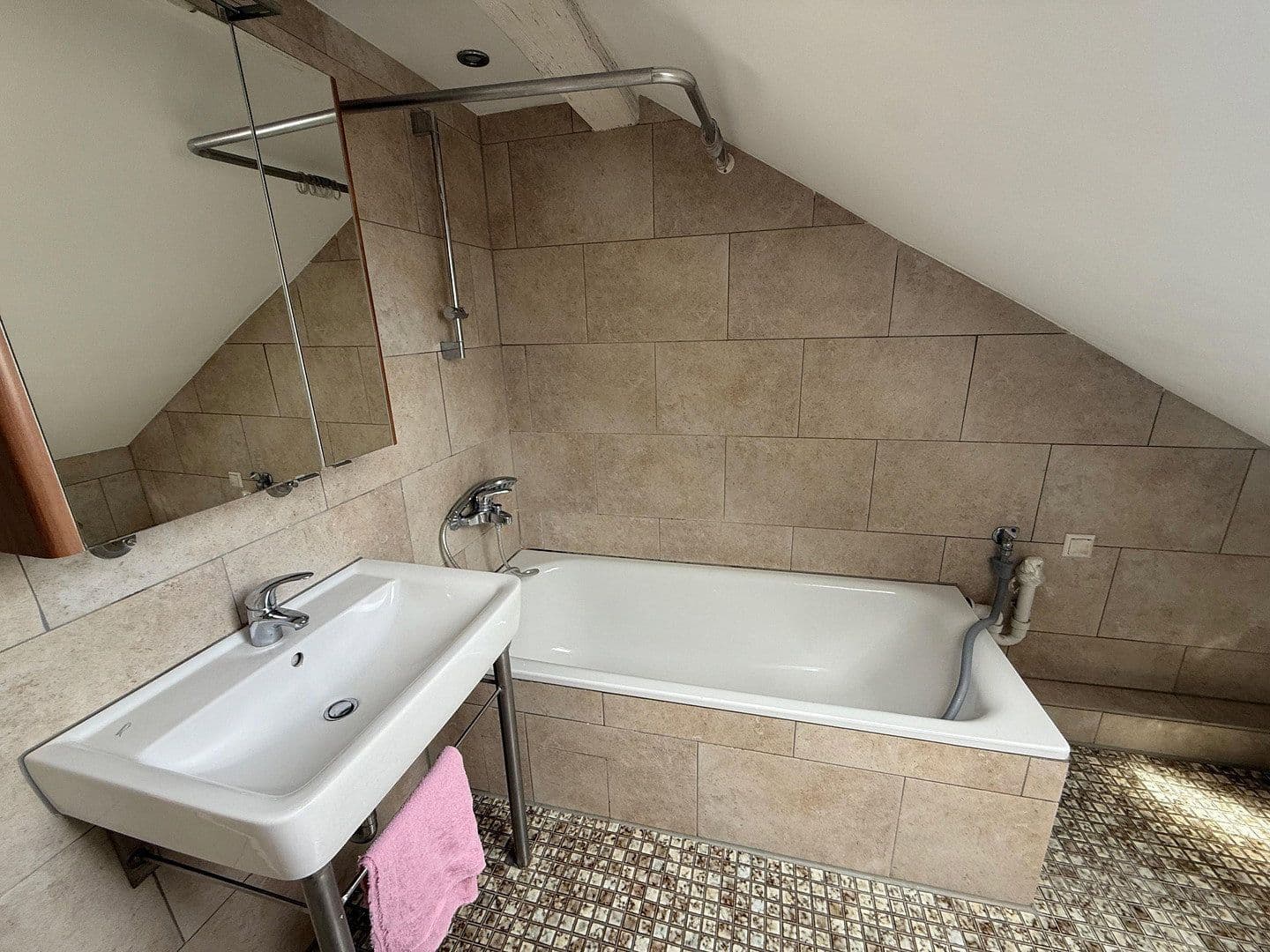 Prenájom bytu 2-izbový 68 m², Karlsruhe, Bádensko-Wurttembersko Prenájom bytu 2-izbový 68 m², Karlsruhe, Bádensko-Wurttembersko