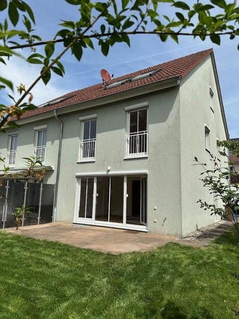 Predaj domu 161 m², pozemek 323 m², Eschborn, Hesensko Predaj domu 161 m², pozemek 323 m², Eschborn, Hesensko