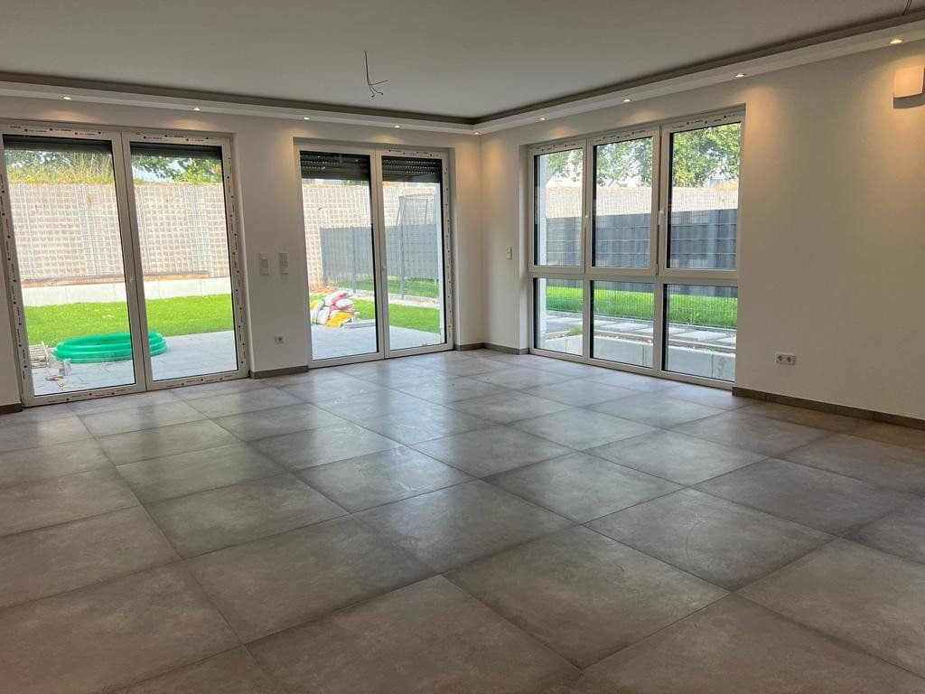 Prenájom domu 230 m², pozemek 300 m², Neuberg, Hesensko Prenájom domu 230 m², pozemek 300 m², Neuberg, Hesensko