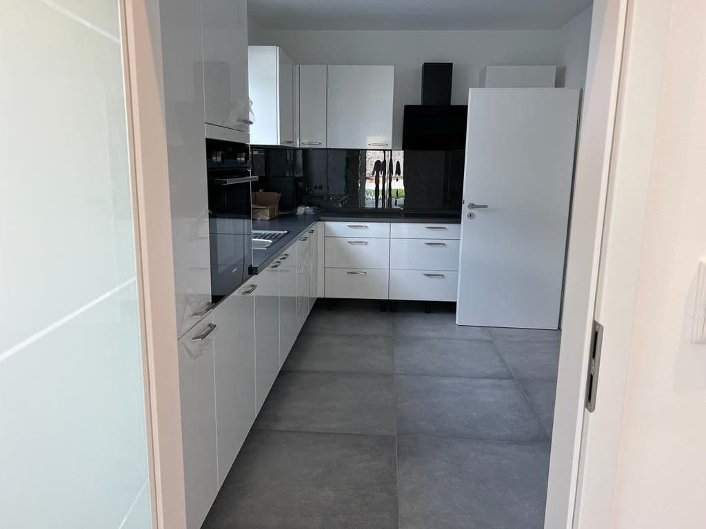 Prenájom domu 230 m², pozemek 300 m², Neuberg, Hesensko Prenájom domu 230 m², pozemek 300 m², Neuberg, Hesensko