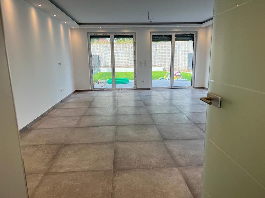 Prenájom domu 230 m², pozemek 300 m², Neuberg, Hesensko Prenájom domu 230 m², pozemek 300 m², Neuberg, Hesensko