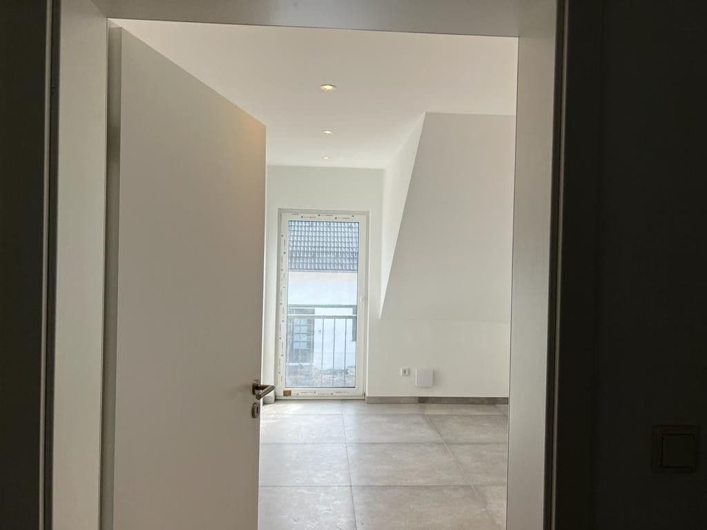 Prenájom domu 230 m², pozemek 300 m², Neuberg, Hesensko Prenájom domu 230 m², pozemek 300 m², Neuberg, Hesensko