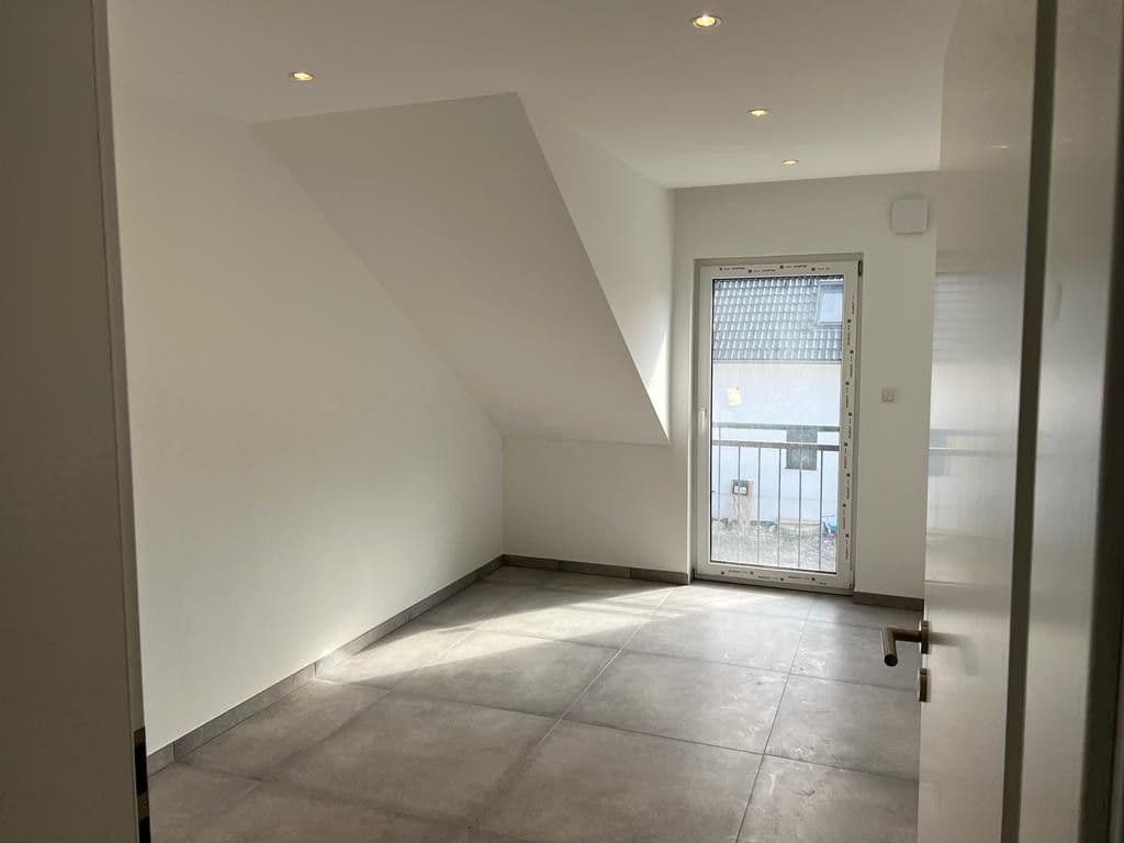 Prenájom domu 230 m², pozemek 300 m², Neuberg, Hesensko Prenájom domu 230 m², pozemek 300 m², Neuberg, Hesensko