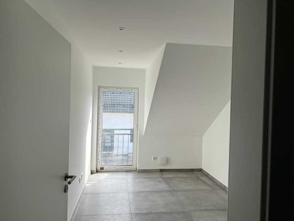 Prenájom domu 230 m², pozemek 300 m², Neuberg, Hesensko Prenájom domu 230 m², pozemek 300 m², Neuberg, Hesensko