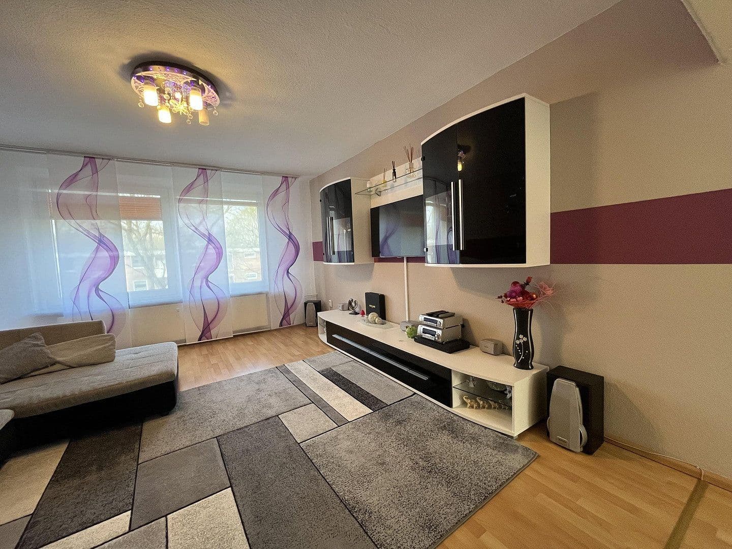 Prenájom bytu 4-izbový 88 m², Große Pranke, Hannover, Dolné Sasko Prenájom bytu 4-izbový 88 m², Große Pranke, Hannover, Dolné Sasko