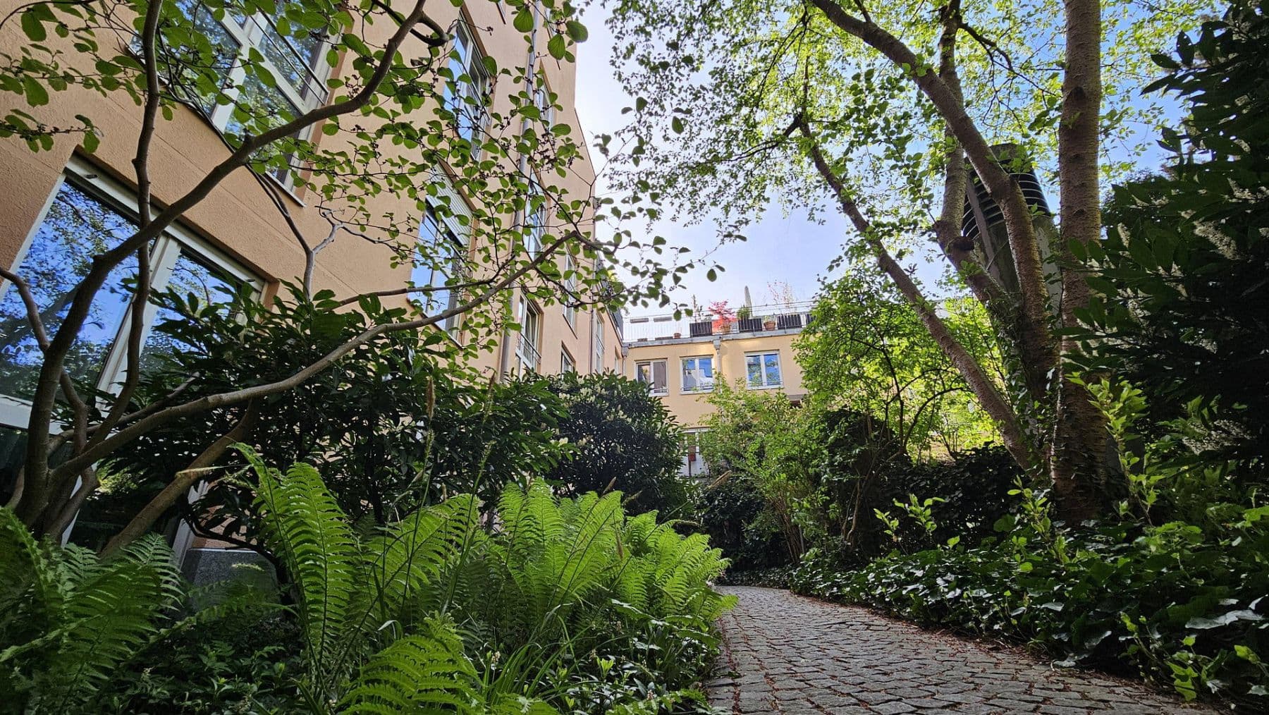 Prenájom bytu 3-izbový 83 m², Türkenstrasse 29c, München, Bavorsko Prenájom bytu 3-izbový 83 m², Türkenstrasse 29c, München, Bavorsko