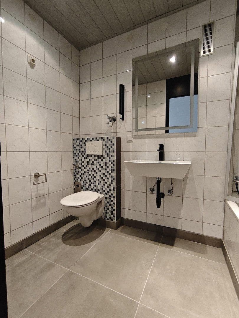 Prenájom bytu 3-izbový 80 m², Brandenburger Straße 16, Mannheim, Bádensko-Wurttembersko Prenájom bytu 3-izbový 80 m², Brandenburger Straße 16, Mannheim, Bádensko-Wurttembersko