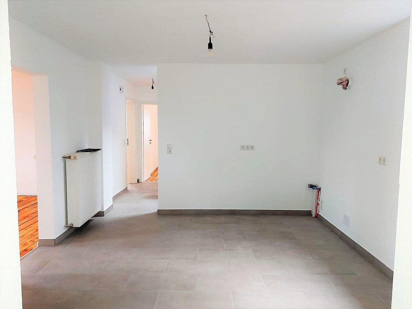 Predaj domu 370 m², pozemek 367 m², Höhr-Grenzhausen, Porýnie-Falcko Predaj domu 370 m², pozemek 367 m², Höhr-Grenzhausen, Porýnie-Falcko