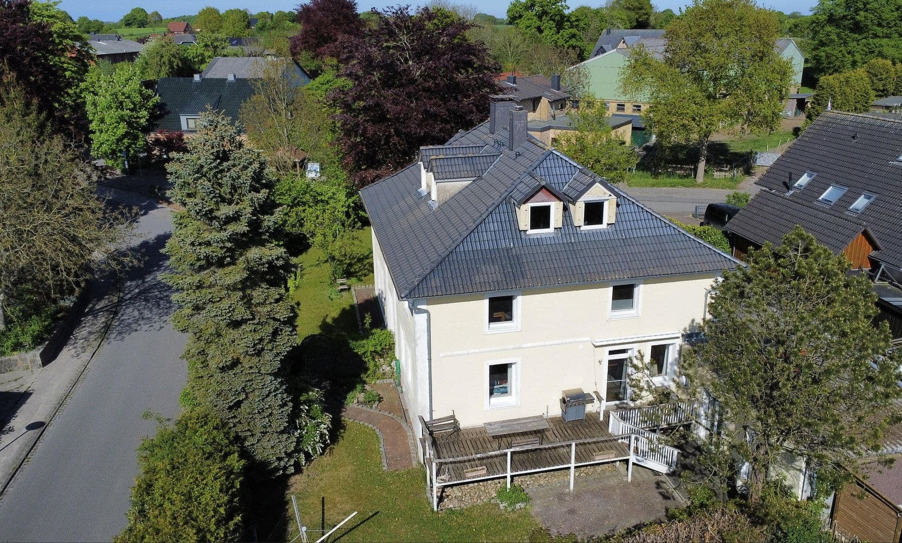 Predaj domu 275 m², pozemek 1.080 m², Osterby, Šlezvicko-Holštajnsko Predaj domu 275 m², pozemek 1.080 m², Osterby, Šlezvicko-Holštajnsko