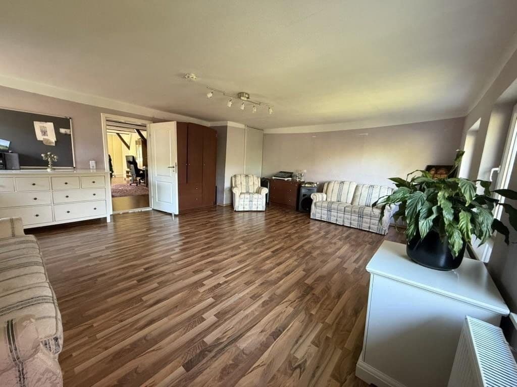 Predaj domu 275 m², pozemek 1.080 m², Osterby, Šlezvicko-Holštajnsko Predaj domu 275 m², pozemek 1.080 m², Osterby, Šlezvicko-Holštajnsko