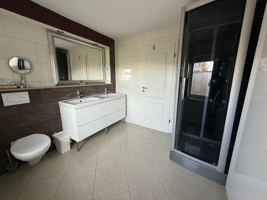 Predaj domu 275 m², pozemek 1.080 m², Osterby, Šlezvicko-Holštajnsko Predaj domu 275 m², pozemek 1.080 m², Osterby, Šlezvicko-Holštajnsko