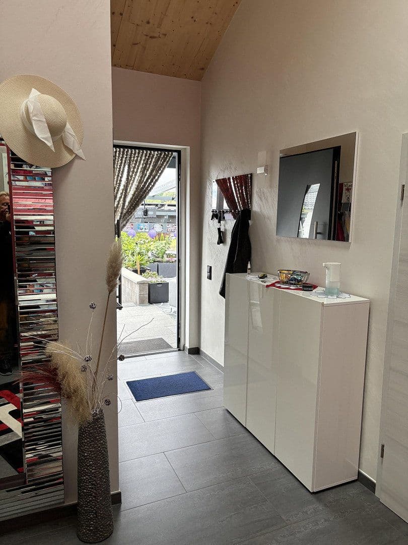 Predaj domu 170 m², pozemek 800 m², Oberbettingen, Porýnie-Falcko Predaj domu 170 m², pozemek 800 m², Oberbettingen, Porýnie-Falcko