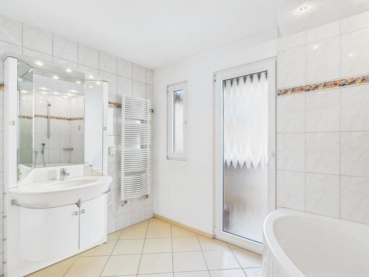 Prenájom bytu 2-izbový 60 m², Großglocknerstrasse 73, Stuttgart Untertürkheim, Bádensko-Wurttembersko Prenájom bytu 2-izbový 60 m², Großglocknerstrasse 73, Stuttgart Untertürkheim, Bádensko-Wurttembersko