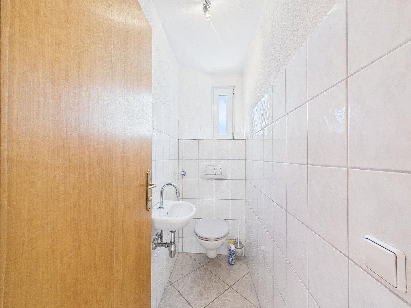 Prenájom bytu 2-izbový 60 m², Großglocknerstrasse 73, Stuttgart Untertürkheim, Bádensko-Wurttembersko Prenájom bytu 2-izbový 60 m², Großglocknerstrasse 73, Stuttgart Untertürkheim, Bádensko-Wurttembersko