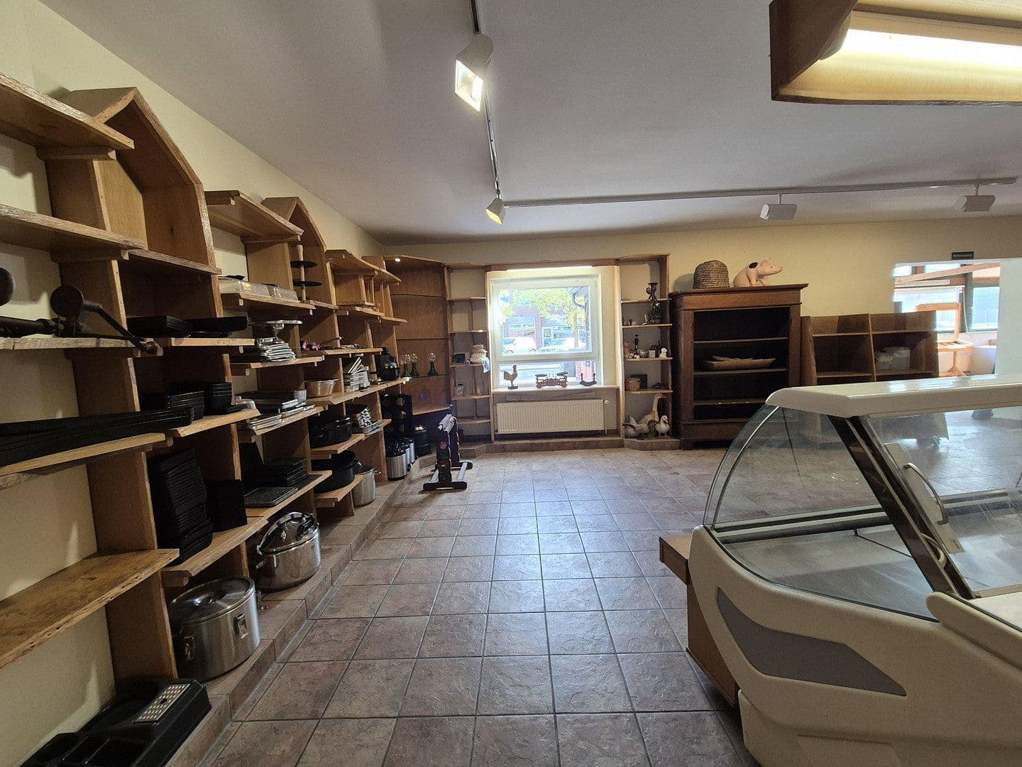 Prenájom nebytového priestoru 196 m², Garbsen, Dolné Sasko Prenájom nebytového priestoru 196 m², Garbsen, Dolné Sasko