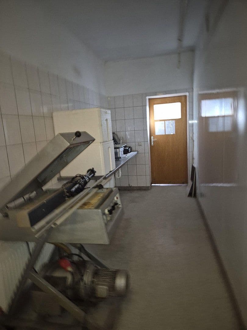 Prenájom nebytového priestoru 196 m², Garbsen, Dolné Sasko Prenájom nebytového priestoru 196 m², Garbsen, Dolné Sasko