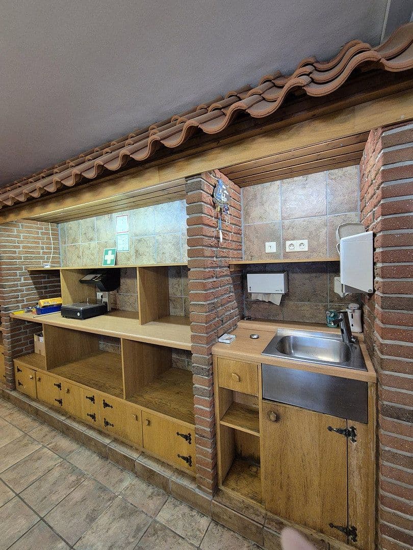 Prenájom nebytového priestoru 196 m², Garbsen, Dolné Sasko Prenájom nebytového priestoru 196 m², Garbsen, Dolné Sasko
