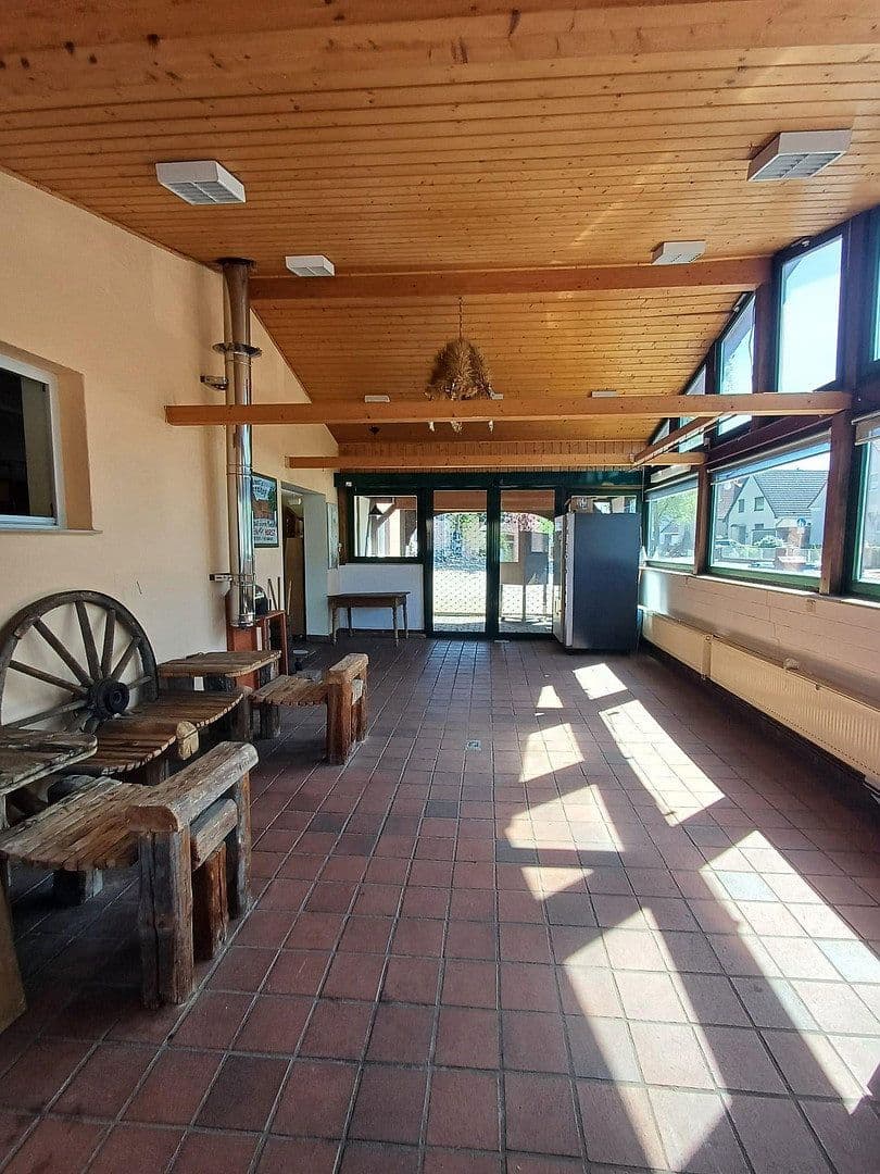 Prenájom nebytového priestoru 196 m², Garbsen, Dolné Sasko Prenájom nebytového priestoru 196 m², Garbsen, Dolné Sasko