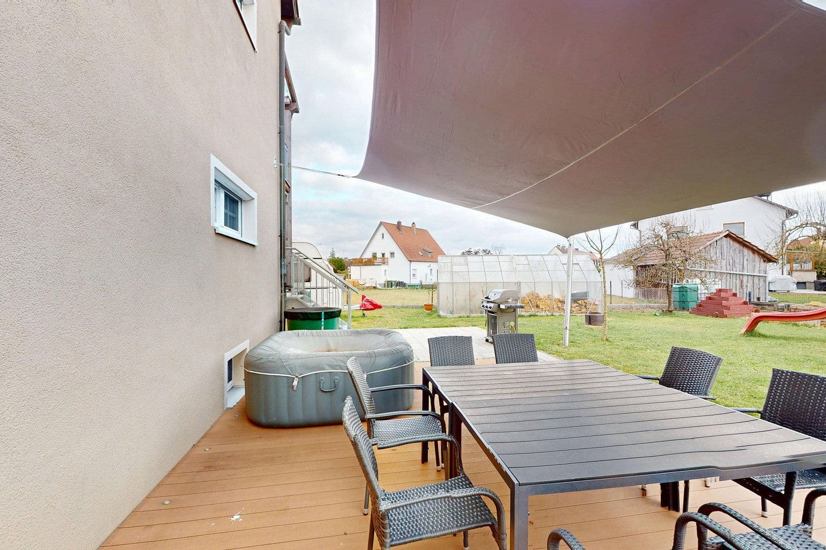 Predaj domu 160 m², pozemek 1.090 m², Schwarzenfeld, Bavorsko Predaj domu 160 m², pozemek 1.090 m², Schwarzenfeld, Bavorsko