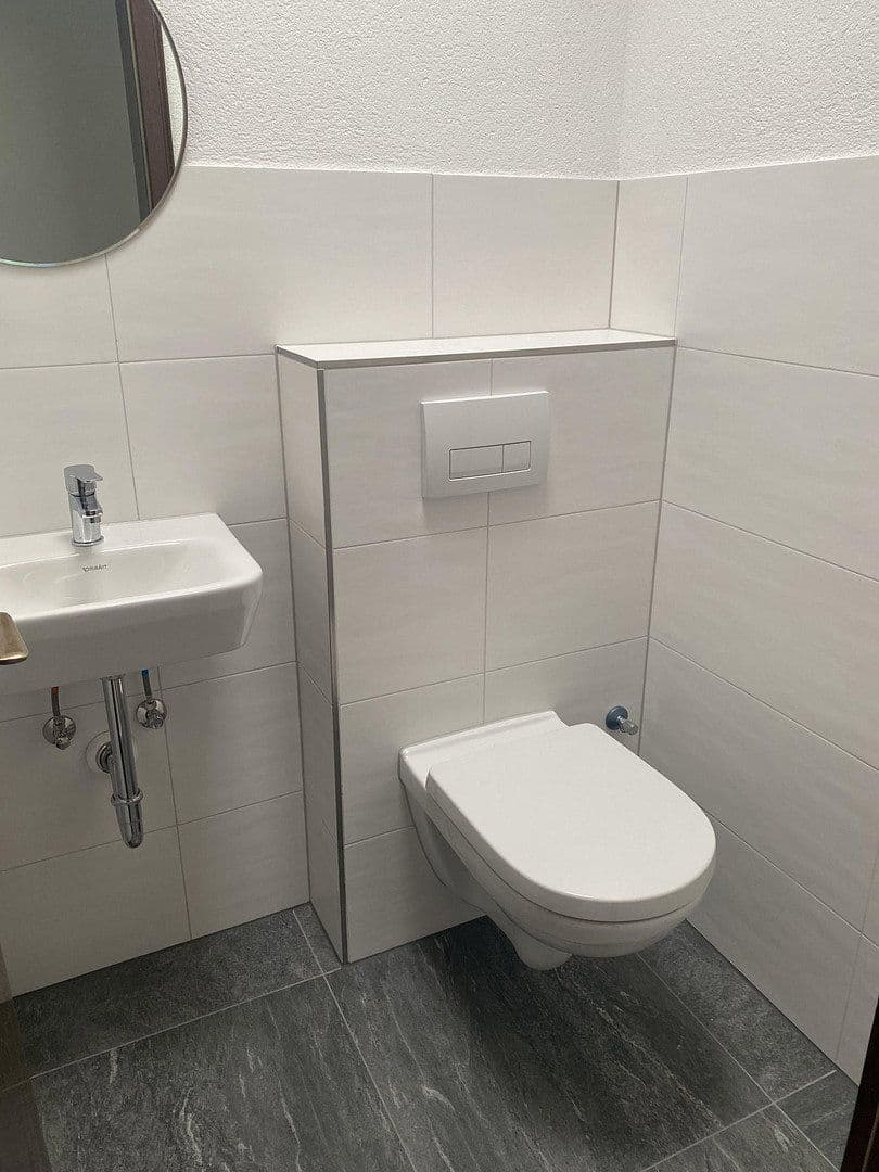 Prenájom bytu 4-izbový 120 m², Uhingen, Bádensko-Wurttembersko Prenájom bytu 4-izbový 120 m², Uhingen, Bádensko-Wurttembersko