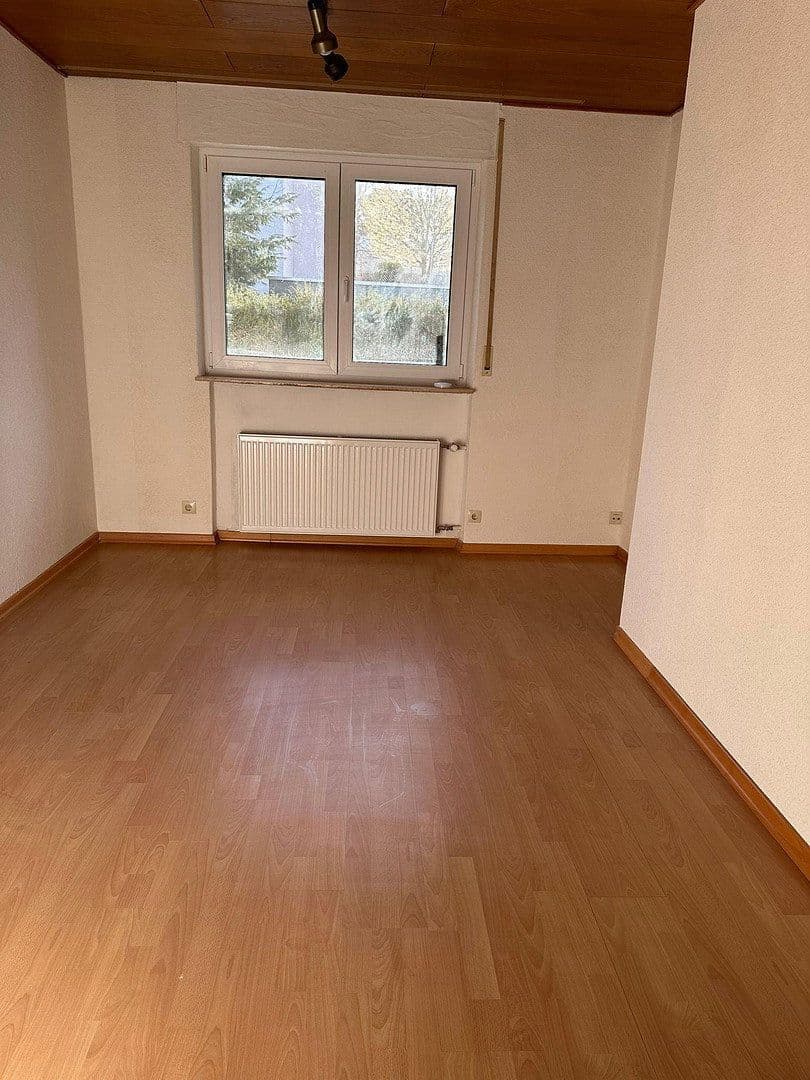 Prenájom bytu 4-izbový 120 m², Uhingen, Bádensko-Wurttembersko Prenájom bytu 4-izbový 120 m², Uhingen, Bádensko-Wurttembersko