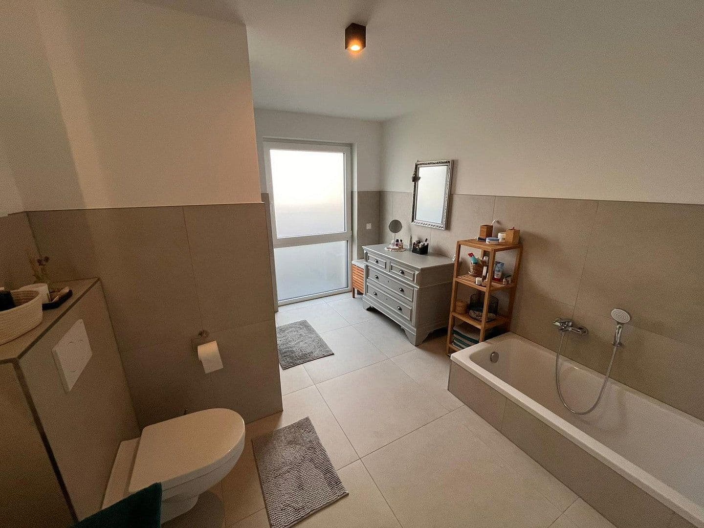 Prenájom bytu 3-izbový 93 m², Nideggen, Severné Porýnie - Westfálsko Prenájom bytu 3-izbový 93 m², Nideggen, Severné Porýnie - Westfálsko