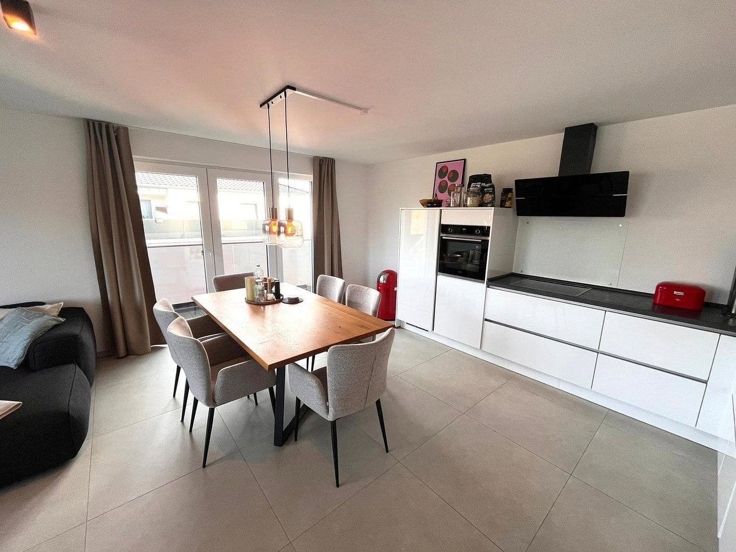 Prenájom bytu 3-izbový 93 m², Nideggen, Severné Porýnie - Westfálsko Prenájom bytu 3-izbový 93 m², Nideggen, Severné Porýnie - Westfálsko