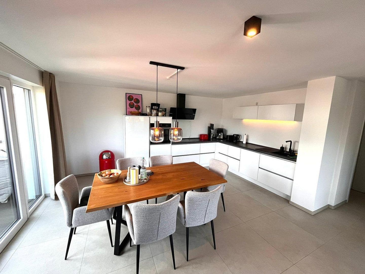 Prenájom bytu 3-izbový 93 m², Nideggen, Severné Porýnie - Westfálsko Prenájom bytu 3-izbový 93 m², Nideggen, Severné Porýnie - Westfálsko