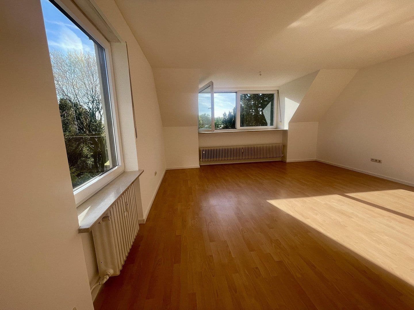 Prenájom bytu 3-izbový 83 m², München, Bavorsko Prenájom bytu 3-izbový 83 m², München, Bavorsko