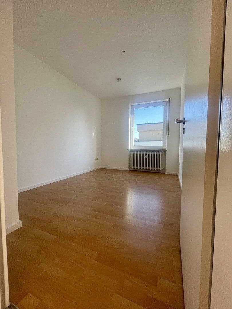 Prenájom bytu 3-izbový 83 m², München, Bavorsko Prenájom bytu 3-izbový 83 m², München, Bavorsko